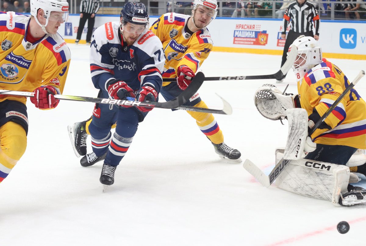 «Торпедо-Горький» одержало крупную победу в чемпионате ВХЛ